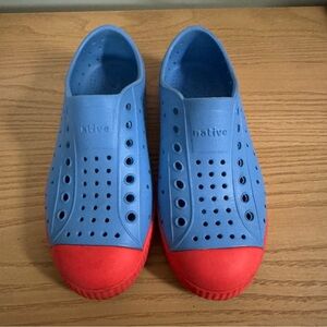 Native Jefferson Slip On Shoes Blue and Red Toes Size 13